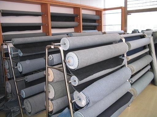 靛棉纺织仓库实景 — 牛仔面料现货存储